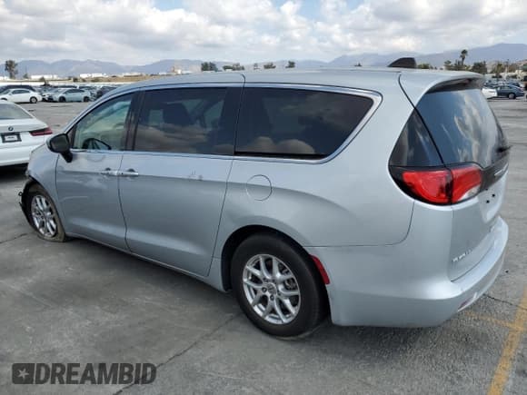 ✅ 2023 Chrysler Voyager LX • VIN: 2C4RC1CG1PR515991 • Лот: 80330515. Опубликован ранее на Copart с пробегом 69 917 миль. Бесплатный доступ к архиву аукционных продаж из США и подробный отчёт об истории автомобиля на DreamBid. Изображение 2.