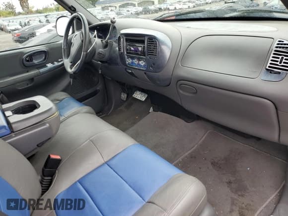 ✅ 2002 Ford F-150 • VIN: 1FTPX17L02NA71656 • Lot: 49182185. Wystawiony na Copart z przebiegiem 49 745 mil. Bezpłatny archiwum sprzedaży aukcyjnych z USA i szczegółowy raport historii pojazdu na DreamBid. Zdjęcie 8.