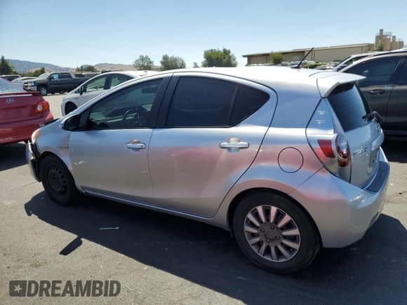 ✅ 2014 Toyota Prius Two • VIN: JTDKDTB34E1061309 • Лот: 65033215. Опубликован ранее на Copart с пробегом 146 427 миль. Бесплатный доступ к архиву аукционных продаж из США и подробный отчёт об истории автомобиля на DreamBid. Изображение 2.