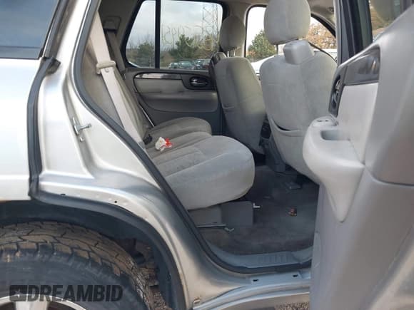 ✅ 2005 GMC Envoy SLE • VIN: 1GKDT13S752172375 • Lot: 43559452. Listed on IAAI with Not provided. Free auction sales archive from the USA and detailed vehicle history report at DreamBid. Image 8.
