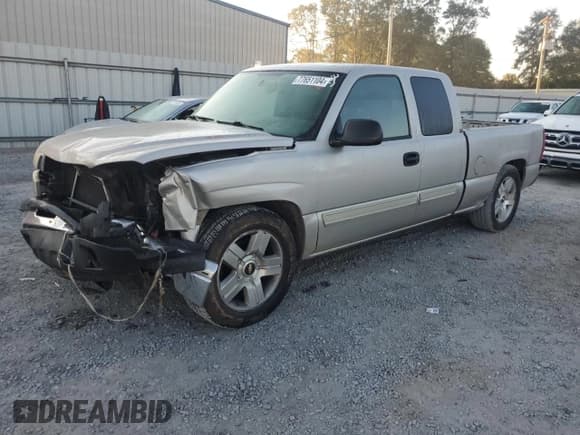 ✅ 2005 Chevrolet Silverado 1500 LS • VIN: 2GCEC19V351380268 • Лот: 77651104. Опубликован ранее на Copart с пробегом 200 866 миль. Бесплатный доступ к архиву аукционных продаж из США и подробный отчёт об истории автомобиля на DreamBid. Изображение 1.