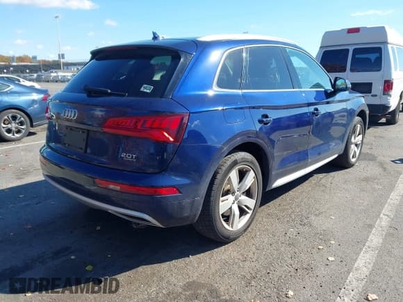 ✅ 2018 Audi Q5 Premium • VIN: WA1ANAFY7J2014292 • Лот: 43494415. Опубликован ранее на IAAI с пробегом 89 258 миль. Бесплатный доступ к архиву аукционных продаж из США и подробный отчёт об истории автомобиля на DreamBid. Изображение 4.