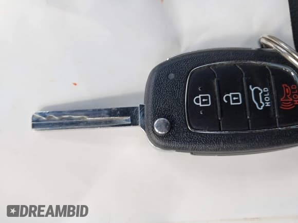 ✅ 2017 Hyundai Santa Fe SE • VIN: KM8SMDHF1HU238369 • Lot: 43682236. Wystawiony na IAAI z przebiegiem 179 000 mil. Bezpłatny archiwum sprzedaży aukcyjnych z USA i szczegółowy raport historii pojazdu na DreamBid. Zdjęcie 11.