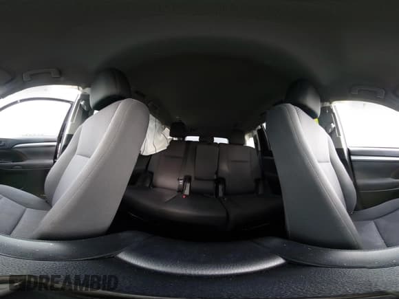 ✅ 2018 Toyota Highlander LE Plus • VIN: 5TDBZRFH2JS861971 • Lot: 43358842. Wystawiony na IAAI z przebiegiem 96 533 mil. Bezpłatny archiwum sprzedaży aukcyjnych z USA i szczegółowy raport historii pojazdu na DreamBid. Zdjęcie 19.