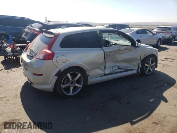 ✅ 2011 Volvo C30 • VIN: YV1672MK0B2247940 • Lot: 74365764. Wystawiony na Copart z przebiegiem 141 866 mil. Bezpłatny archiwum sprzedaży aukcyjnych z USA i szczegółowy raport historii pojazdu na DreamBid. Zdjęcie 3.