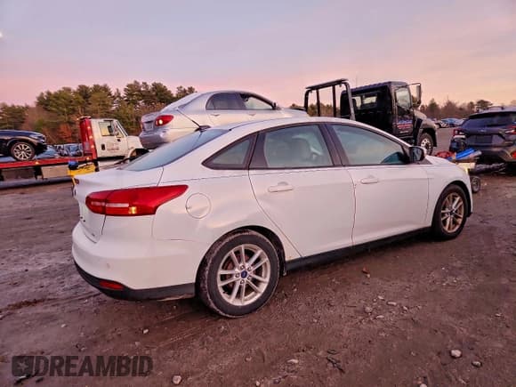 ✅ 2015 Ford Focus SE • VIN: 1FADP3F27FL365134 • Lot: 95317315. Wystawiony na Copart z przebiegiem 200 473 mil. Bezpłatny archiwum sprzedaży aukcyjnych z USA i szczegółowy raport historii pojazdu na DreamBid. Zdjęcie 3.