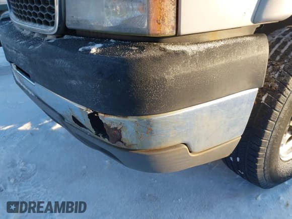 ✅ 2005 Chevrolet Silverado 2500HD LS • VIN: 1GCHK23U15F914186 • Lot: 41332418. Wystawiony na IAAI z przebiegiem 101 923 mil. Bezpłatny archiwum sprzedaży aukcyjnych z USA i szczegółowy raport historii pojazdu na DreamBid. Zdjęcie 6.