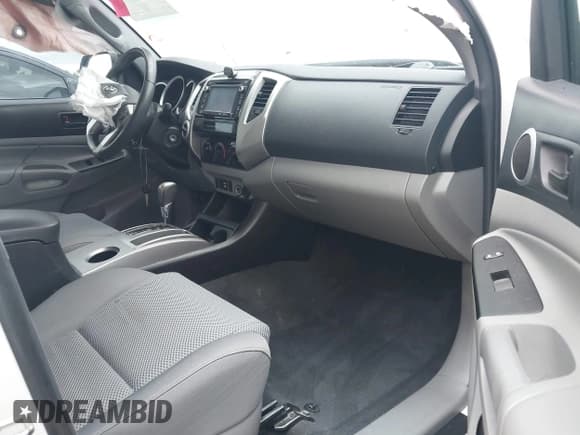 ✅ 2015 Toyota Tacoma • VIN: 3TMLU4EN8FM182145 • Lot: 42596941. Listed on IAAI with 251,772 mi. Free auction sales archive from the USA and detailed vehicle history report at DreamBid. Image 5.