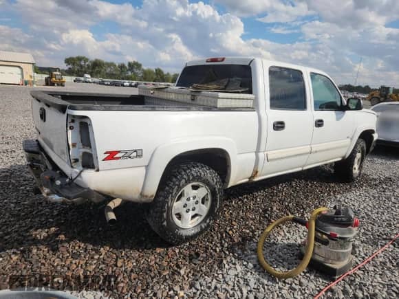 2007 Chevrolet Silverado 1500 LT1 with VIN 2GCEK13Z671182432, listed as a Copart auction lot 85371375 with 227,912 mi miles and Salvage title. Bid and sale history available at DreamBid. Image 3.