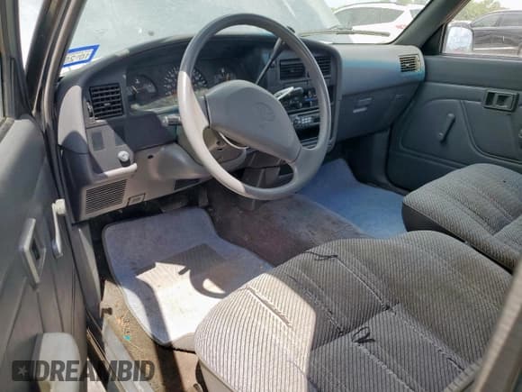 ✅ 1993 Toyota Pickup DLX • VIN: JT4RN93P4P5083841 • Лот: 68662145. Опубликован ранее на Copart с пробегом 259 411 миль. Бесплатный доступ к архиву аукционных продаж из США и подробный отчёт об истории автомобиля на DreamBid. Изображение 8.