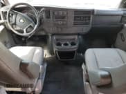 ✅ 2013 Chevrolet Express Passenger LS • VIN: 1GNSGBF48D1172679 • Lot: 52787865. Wystawiony na Copart z przebiegiem Nie podano. Bezpłatny archiwum sprzedaży aukcyjnych z USA i szczegółowy raport historii pojazdu na DreamBid. Zdjęcie 8.