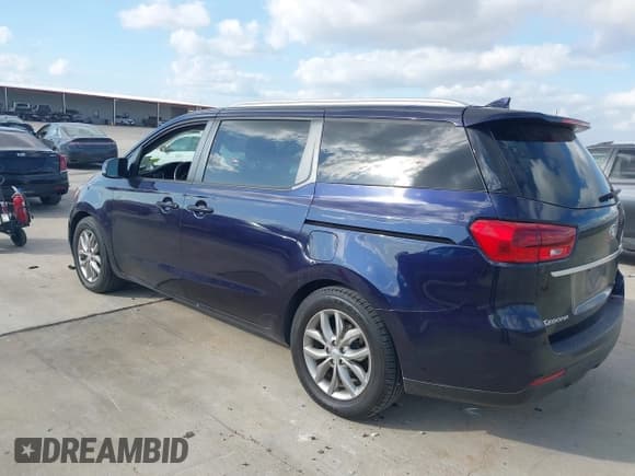 ✅ 2020 Kia Sedona LX • VIN: KNDMB5C15L6580831 • Lot: 43738560. Wystawiony na IAAI z przebiegiem 113 874 mil. Bezpłatny archiwum sprzedaży aukcyjnych z USA i szczegółowy raport historii pojazdu na DreamBid. Zdjęcie 3.