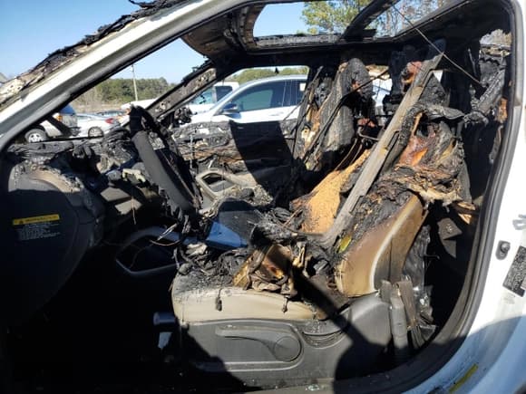 ✅ 2013 Hyundai Veloster w/Black Int • VIN: KMHTC6AD6DU122736 • Lot: 43390305. Wystawiony na Copart z przebiegiem Nie podano. Bezpłatny archiwum sprzedaży aukcyjnych z USA i szczegółowy raport historii pojazdu na DreamBid. Zdjęcie 7.