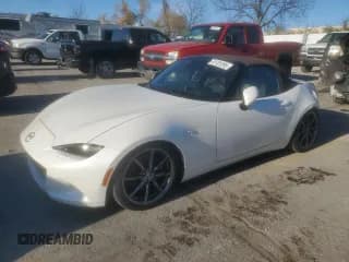 ✅ 2019 Mazda MX-5 Miata Grand Touring • VIN: JM1NDAD70K0307579 • Лот: 91101395. Опубликован ранее на Copart с пробегом 27 673 миль. Бесплатный доступ к архиву аукционных продаж из США и подробный отчёт об истории автомобиля на DreamBid. Изображение 1.