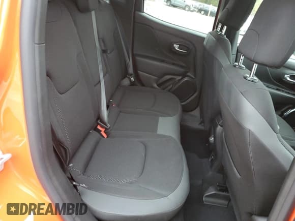 ✅ 2020 Jeep Renegade Latitude • VIN: ZACNJBBB7LPL92080 • Lot: 89530435. Wystawiony na Copart z przebiegiem 14 864 mil. Bezpłatny archiwum sprzedaży aukcyjnych z USA i szczegółowy raport historii pojazdu na DreamBid. Zdjęcie 11.