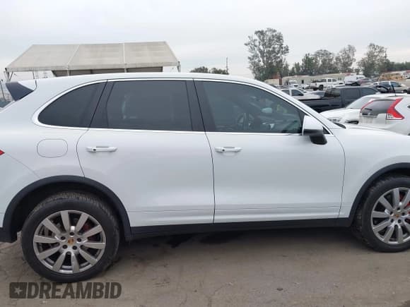 ✅ 2016 Porsche Cayenne S • VIN: WP1AB2A2XGLA93949 • Lot: 43693082. Listed on IAAI with 89,548 mi. Free auction sales archive from the USA and detailed vehicle history report at DreamBid. Image 13.