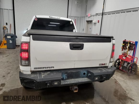 ✅ 2009 GMC Sierra 1500 • VIN: 1GTHC49K59E140731 • Лот: 85445764. Опубликован ранее на Copart с пробегом 245 081 миль. Бесплатный доступ к архиву аукционных продаж из США и подробный отчёт об истории автомобиля на DreamBid. Изображение 6.