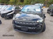 ✅ 2022 Jeep Compass Latitude Lux • VIN: 3C4NJDFB0NT180836 • Lot: 43349238. Wystawiony na IAAI z przebiegiem 17 690 mil. Bezpłatny archiwum sprzedaży aukcyjnych z USA i szczegółowy raport historii pojazdu na DreamBid. Zdjęcie 12.