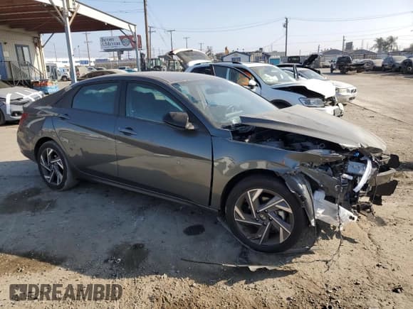 ✅ 2025 Hyundai Elantra SEL Sport • VIN: KMHLM4DG0SU927989 • Lot: 81046305. Listed on Copart with 9,734 mi. Free auction sales archive from the USA and detailed vehicle history report at DreamBid. Image 4.