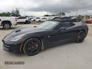 2014 Chevrolet Corvette Z51 3LT z VIN 1G1YL3D74E5131261, wystawiony jako Copart lot #65464525 z przebiegiem 142 023 mil mil oraz Czysty tytuł • Clean title. Historia ofert i sprzedaży dostępna na DreamBid. Obrazek 1.
