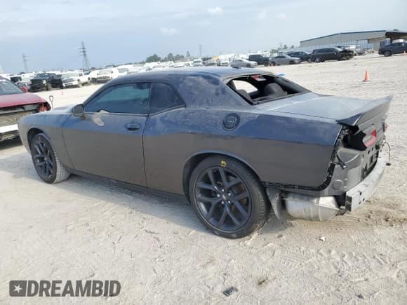✅ 2020 Dodge Challenger SXT • VIN: 2C3CDZAGXLH106025 • Lot: 67526174. Wystawiony na Copart z przebiegiem 66 406 mil. Bezpłatny archiwum sprzedaży aukcyjnych z USA i szczegółowy raport historii pojazdu na DreamBid. Zdjęcie 2.