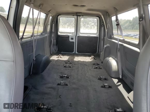 ✅ 1999 Ford Econoline Passenger XL • VIN: 1FBSS31L3XHA02788 • Lot: 65034624. Wystawiony na Copart z przebiegiem 109 401 mil. Bezpłatny archiwum sprzedaży aukcyjnych z USA i szczegółowy raport historii pojazdu na DreamBid. Zdjęcie 10.