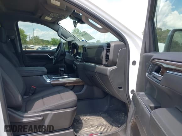 ✅ 2025 Chevrolet Silverado 1500 • VIN: 3GCUKDE82SG115781 • Лот: 42093356. Опубликован ранее на IAAI с пробегом 4 455 миль. Бесплатный доступ к архиву аукционных продаж из США и подробный отчёт об истории автомобиля на DreamBid. Изображение 5.