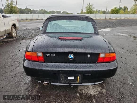 1996 BMW 3 Series Z3 1.9 z VIN 4USCH7325TLB68230, wystawiony jako Copart lot #84016355 z przebiegiem 74 133 mil mil oraz Szkoda całkowita • Salvage title. Historia ofert i sprzedaży dostępna na DreamBid. Obrazek 6.
