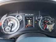 ✅ 2019 Ram 1500 Big Horn • VIN: 1C6SRFMT9KN626844 • Lot: 69946075. Wystawiony na Copart z przebiegiem 64 305 mil. Bezpłatny archiwum sprzedaży aukcyjnych z USA i szczegółowy raport historii pojazdu na DreamBid. Zdjęcie 9.