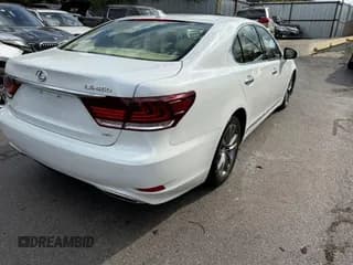 ✅ 2013 Lexus LS 460 • VIN: JTHCL5EF8D5017280 • Лот: 43764603. Опубликован ранее на IAAI с пробегом 184 002 миль. Бесплатный доступ к архиву аукционных продаж из США и подробный отчёт об истории автомобиля на DreamBid. Изображение 4.