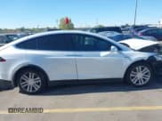 ✅ 2016 Tesla Model X P90D • VIN: 5YJXCAE40GF014533 • Lot: 42127096. Wystawiony na IAAI z przebiegiem 77 281 mil. Bezpłatny archiwum sprzedaży aukcyjnych z USA i szczegółowy raport historii pojazdu na DreamBid. Zdjęcie 13.