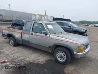 1992 Dodge Dakota z VIN 1B7FL23X1NS640431, wystawiony jako IAAI lot #42467935 z przebiegiem 125 657 mil mil oraz . Historia ofert i sprzedaży dostępna na DreamBid. Obrazek 1.