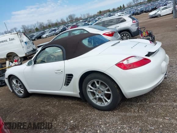 ✅ 2008 Porsche Boxster • VIN: WP0CA29848U711249 • Lot: 41917977. Wystawiony na IAAI z przebiegiem 69 280 mil. Bezpłatny archiwum sprzedaży aukcyjnych z USA i szczegółowy raport historii pojazdu na DreamBid. Zdjęcie 14.