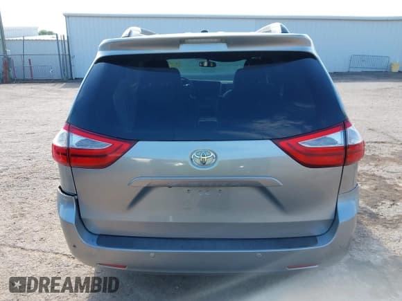 ✅ 2017 Toyota Sienna XLE Auto Access Seat • VIN: 5TDYZ3DC7HS821927 • Лот: 42445924. Опубликован ранее на IAAI с пробегом 205 349 миль. Бесплатный доступ к архиву аукционных продаж из США и подробный отчёт об истории автомобиля на DreamBid. Изображение 16.