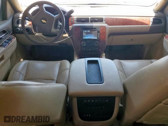 ✅ 2013 Chevrolet Suburban LTZ • VIN: 1GNSCKE08DR377740 • Lot: 61482895. Wystawiony na Copart z przebiegiem 186 137 mil. Bezpłatny archiwum sprzedaży aukcyjnych z USA i szczegółowy raport historii pojazdu na DreamBid. Zdjęcie 8.