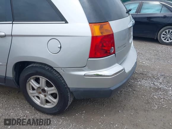 ✅ 2006 Chrysler Pacifica Touring • VIN: 2A4GM68496R785575 • Lot: 42524518. Wystawiony na IAAI z przebiegiem 216 206 mil. Bezpłatny archiwum sprzedaży aukcyjnych z USA i szczegółowy raport historii pojazdu na DreamBid. Zdjęcie 6.