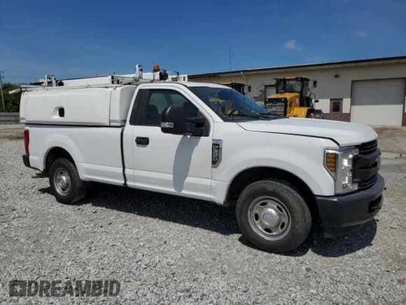✅ 2019 Ford F-250 XL • VIN: 1FTBF2A65KEC41113 • Lot: 68629275. Listed on Copart with 122,265 mi. Free auction sales archive from the USA and detailed vehicle history report at DreamBid. Image 4.
