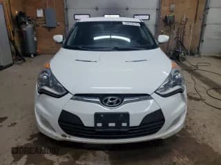 ✅ 2015 Hyundai Veloster • VIN: KMHTC6AD7FU221195 • Lot: 79975514. Wystawiony na Copart z przebiegiem 130 703 mil. Bezpłatny archiwum sprzedaży aukcyjnych z USA i szczegółowy raport historii pojazdu na DreamBid. Zdjęcie 5.