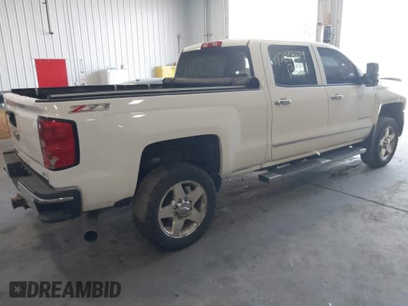 ✅ 2015 Chevrolet Silverado 2500HD LT • VIN: 1GC1KVE83FF119760 • Lot: 42693479. Listed on IAAI with 329,481 mi. Free auction sales archive from the USA and detailed vehicle history report at DreamBid. Image 4.