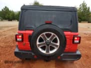 ✅ 2020 Jeep Wrangler Unlimited Sahara • VIN: 1C4HJXENXLW168002 • Lot: 90026825. Wystawiony na Copart z przebiegiem 20 232 mil. Bezpłatny archiwum sprzedaży aukcyjnych z USA i szczegółowy raport historii pojazdu na DreamBid. Zdjęcie 6.