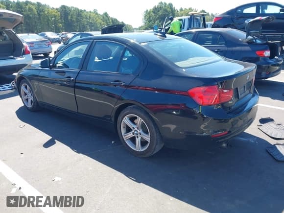 ✅ 2015 BMW 3 Series 320i • VIN: WBA3B1C58FK141526 • Лот: 43121567. Опубликован ранее на IAAI с пробегом 189 679 миль. Бесплатный доступ к архиву аукционных продаж из США и подробный отчёт об истории автомобиля на DreamBid. Изображение 3.