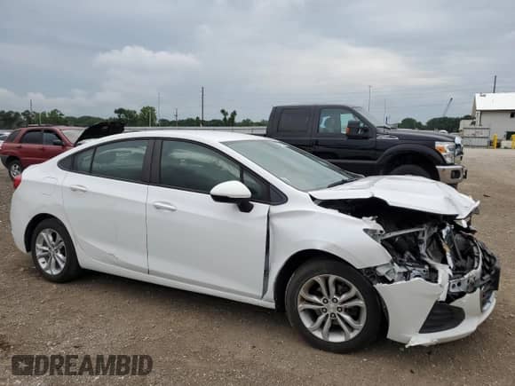 ✅ 2019 Chevrolet Cruze LS • VIN: 1G1BC5SM1K7132734 • Lot: 67776215. Listed on Copart with 128,735 mi. Free auction sales archive from the USA and detailed vehicle history report at DreamBid. Image 4.