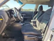 ✅ 2017 Kia Soul • VIN: KNDJN2A27H7426840 • Lot: 92512685. Wystawiony na Copart z przebiegiem 120 011 mil. Bezpłatny archiwum sprzedaży aukcyjnych z USA i szczegółowy raport historii pojazdu na DreamBid. Zdjęcie 7.