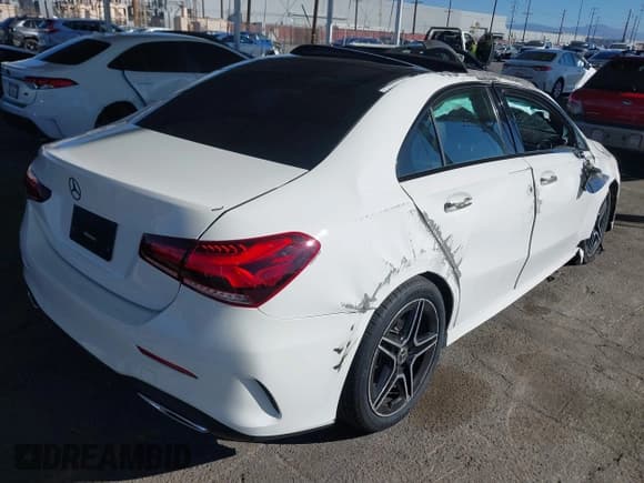 ✅ 2021 Mercedes-Benz A 220 • VIN: W1K3G4EB8MJ287426 • Lot: 41407102. Wystawiony na IAAI z przebiegiem Nie podano. Bezpłatny archiwum sprzedaży aukcyjnych z USA i szczegółowy raport historii pojazdu na DreamBid. Zdjęcie 4.