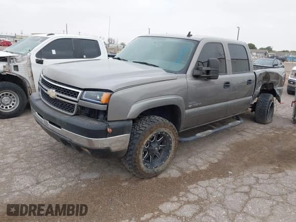 ✅ 2007 Chevrolet Silverado 2500HD LT1 • VIN: 1GCHK23D77F130386 • Lot: 42109924. Wystawiony na IAAI z przebiegiem 137 741 mil. Bezpłatny archiwum sprzedaży aukcyjnych z USA i szczegółowy raport historii pojazdu na DreamBid. Zdjęcie 2.