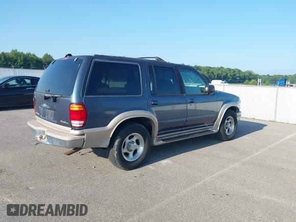✅ 1999 Ford Explorer XLT • VIN: 1FMZU34E4XUA06563 • Лот: 42933698. Опубликован ранее на IAAI с пробегом 143 565 миль. Бесплатный доступ к архиву аукционных продаж из США и подробный отчёт об истории автомобиля на DreamBid. Изображение 4.