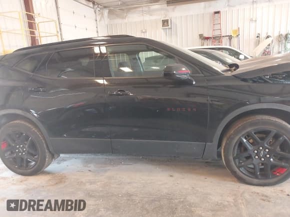 ✅ 2023 Chevrolet Blazer LT • VIN: 3GNKBHR4XPS137822 • Lot: 42581632. Wystawiony na IAAI z przebiegiem 45 183 mil. Bezpłatny archiwum sprzedaży aukcyjnych z USA i szczegółowy raport historii pojazdu na DreamBid. Zdjęcie 13.