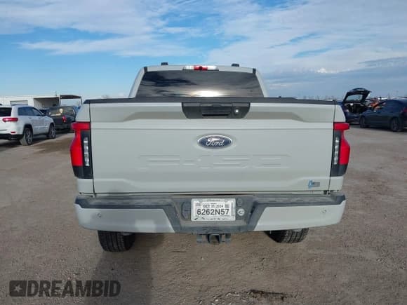 ✅ 2023 Ford F-150 Lightning Pro • VIN: 1FTVW1EL4PWG59817 • Лот: 41243052. Опубликован ранее на IAAI с пробегом 9 859 миль. Бесплатный доступ к архиву аукционных продаж из США и подробный отчёт об истории автомобиля на DreamBid. Изображение 16.