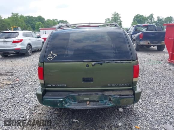 ✅ 2001 Chevrolet Blazer LT • VIN: 1GNDT13W912164701 • Lot: 42423040. Wystawiony na IAAI z przebiegiem 224 749 mil. Bezpłatny archiwum sprzedaży aukcyjnych z USA i szczegółowy raport historii pojazdu na DreamBid. Zdjęcie 16.