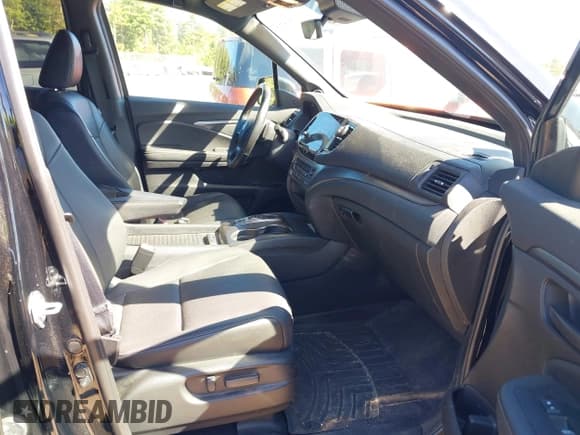 ✅ 2023 Honda Passport EX-L • VIN: 5FNYF8H54PB013071 • Lot: 43246503. Listed on IAAI with 35,120 mi. Free auction sales archive from the USA and detailed vehicle history report at DreamBid. Image 5.